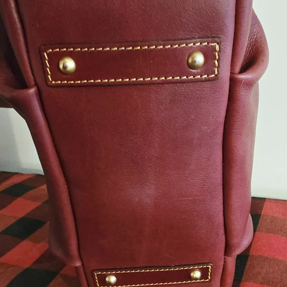 NWT Dooney & Bourke Mail Satchel (medium) in Bordeaux & Matching Kisslock wallet - Picture 5 of 8